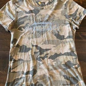 Carhartt Ladies camo fitted tee size small 4-6